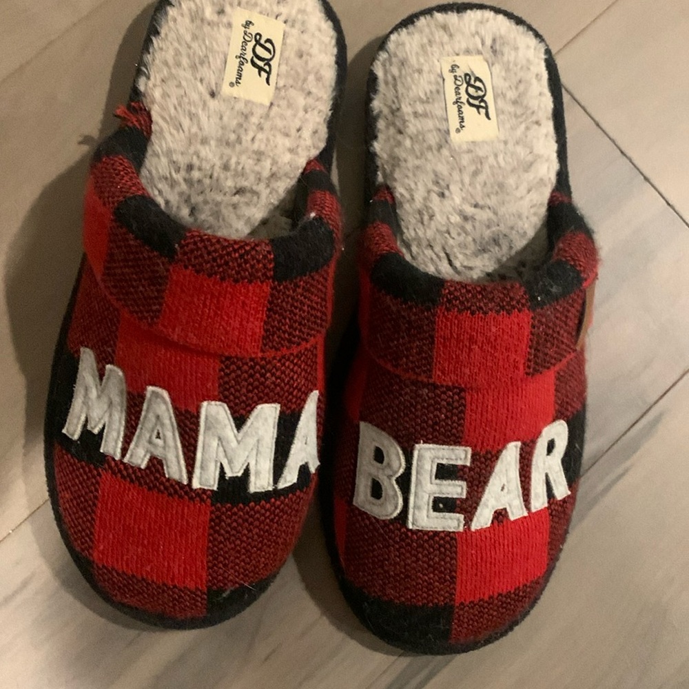 Women’s size large Dearfoam slippers